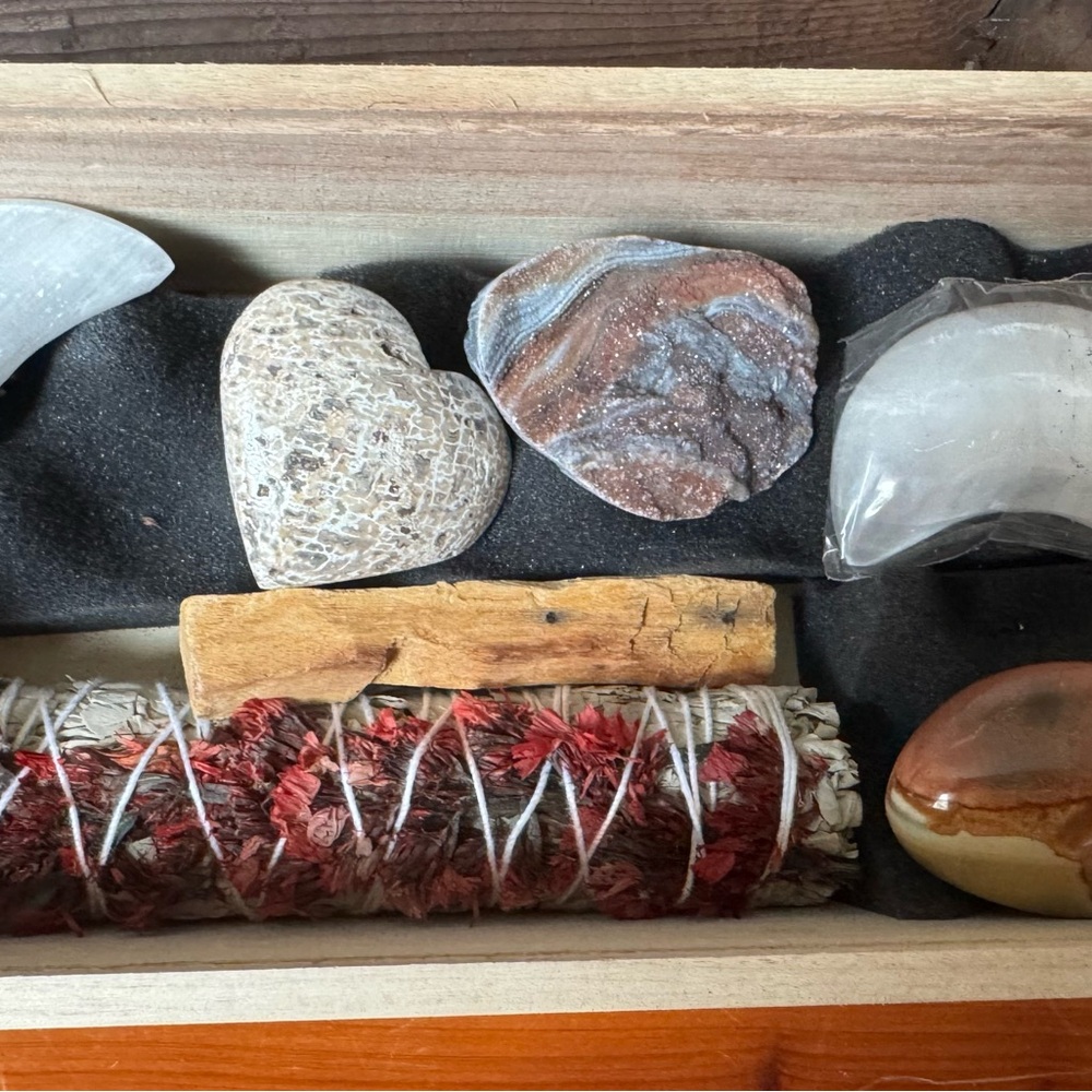 NEW Aviva Stanoff Crystal Box Set. Sage included. MSRP $99